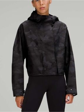 Lululemon Rain Chaser Jacket in Heritage 365 Camo Deep Coal Multi